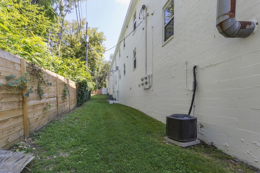 More Photos Of 422 Acklen Park Dr, Nashville Apartments For Lease