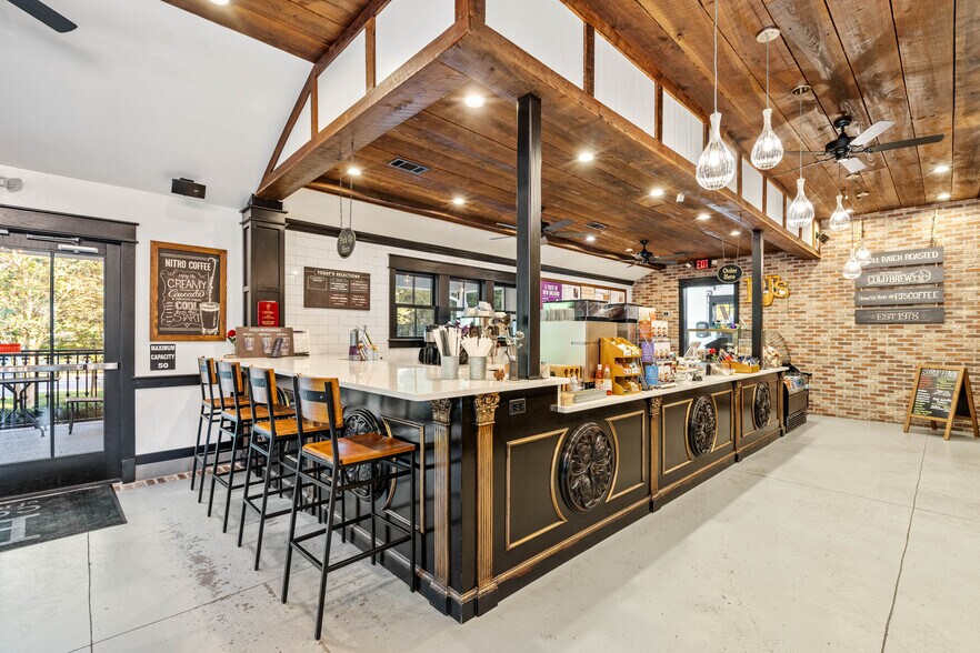 More Photos Of 8026 E Main St, Ridgeland General Retail For Sale