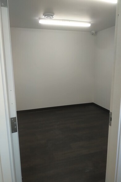More Photos Of 15826 Stony Plain Rd NW, Edmonton General Retail For Lease