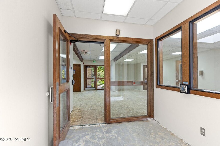 More Photos Of 303 S 12th Ave, Yakima Medical For Sale