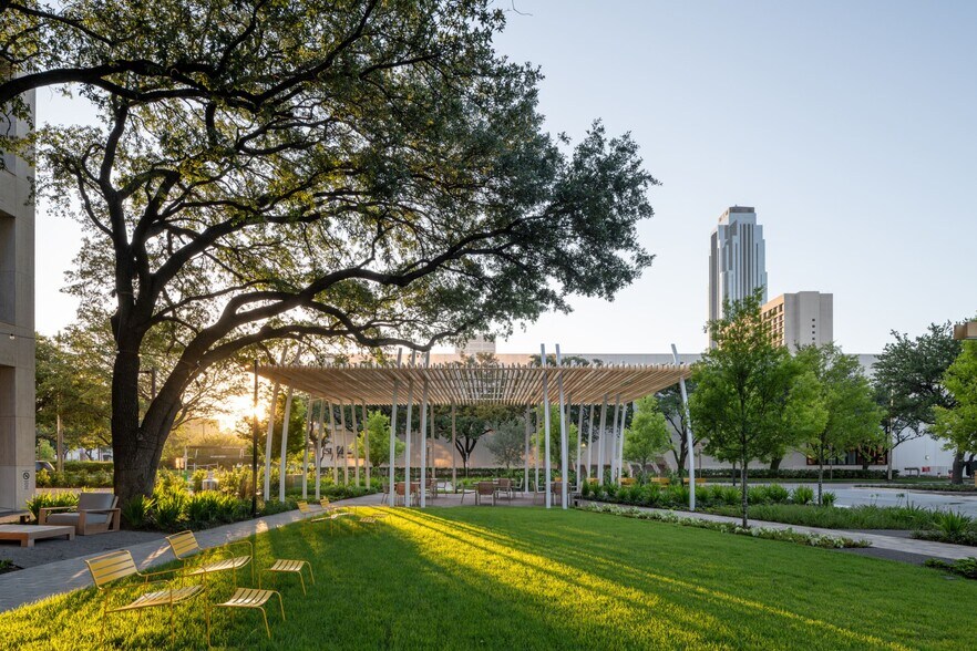 More Photos Of 5251 Westheimer Rd, Houston Unknown For Lease