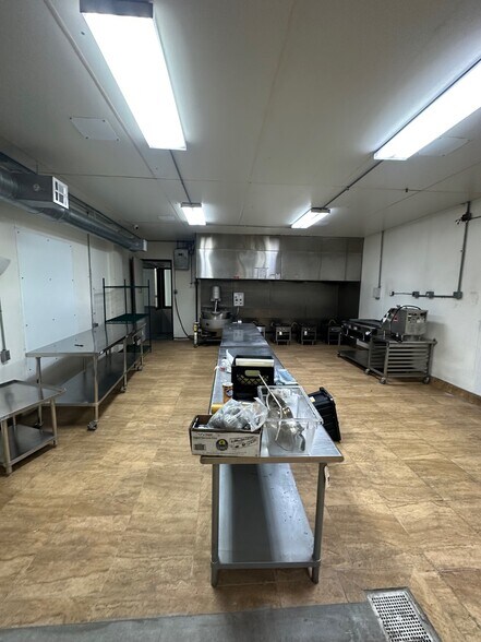 More Photos Of 9207 Emmott Rd, Houston Warehouse For Lease