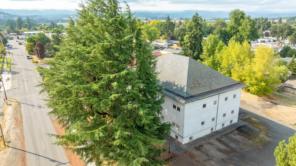 More Photos Of 229 E Monroe St, Carlton Apartments For Sale