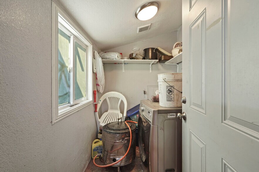 More Photos Of 104 E Lodi Ave, Lodi Storefront Retail Office For Sale