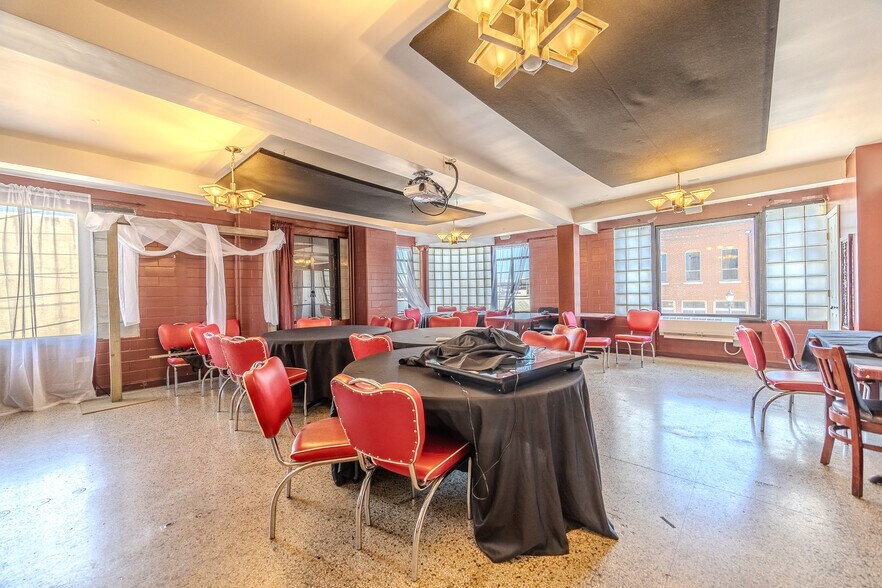 More Photos Of 201 W Commercial St, Lebanon Office For Sale