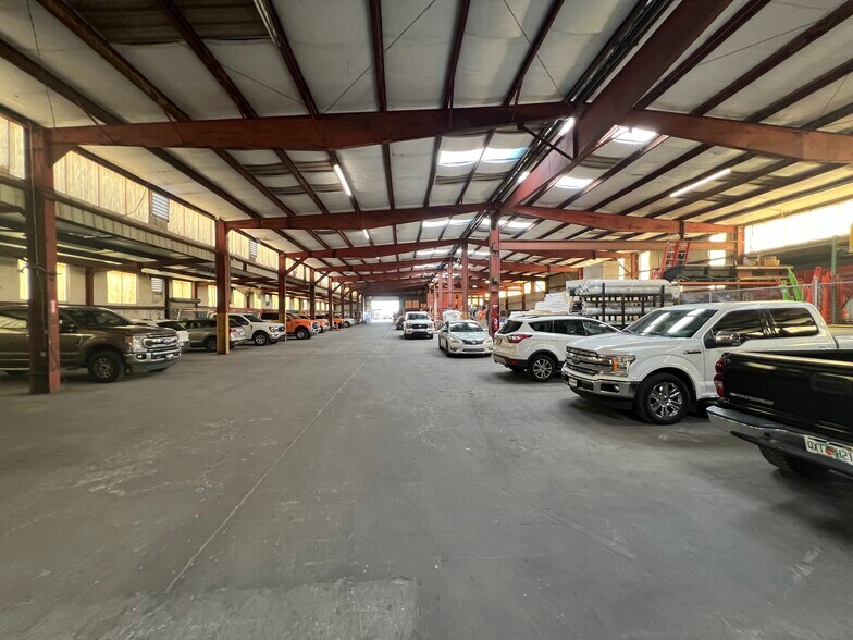 More Photos Of 5208 St Paul St, Tampa Warehouse For Lease