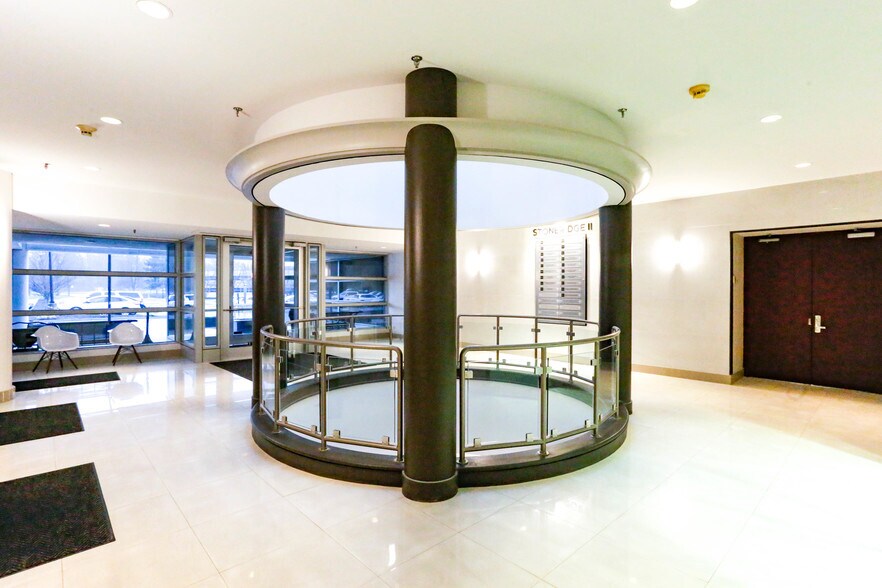 More Photos Of 40950 Woodward Ave, Bloomfield Hills Office For Sale