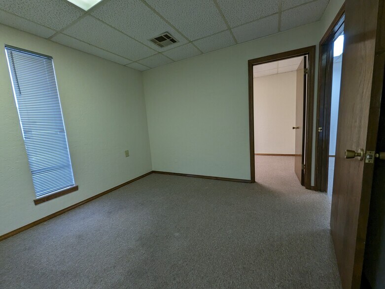 More Photos Of 1006 NW 47th St, Lawton Office For Sale