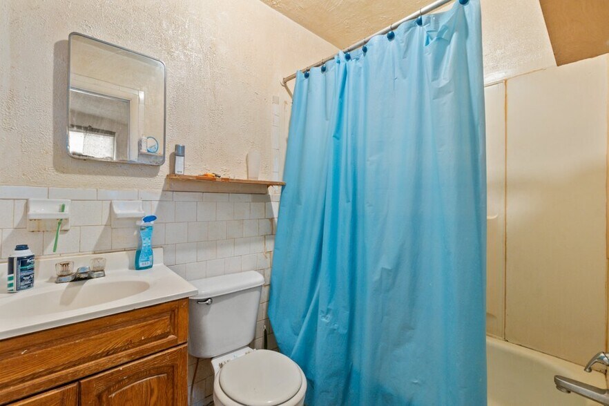 More Photos Of 2530 N Calvert St, Baltimore Office Residential For Sale