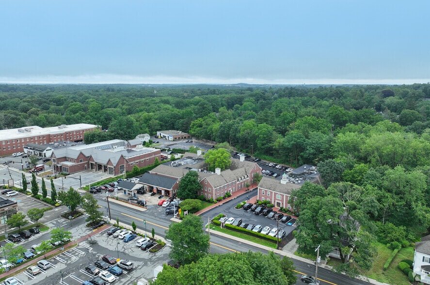 More Photos Of 33 Bedford St, Lexington Medical For Sale