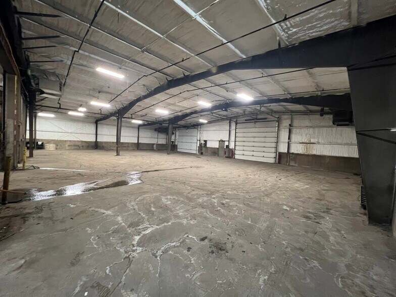 More Photos Of 2316 W Everett St, Appleton Industrial For Lease