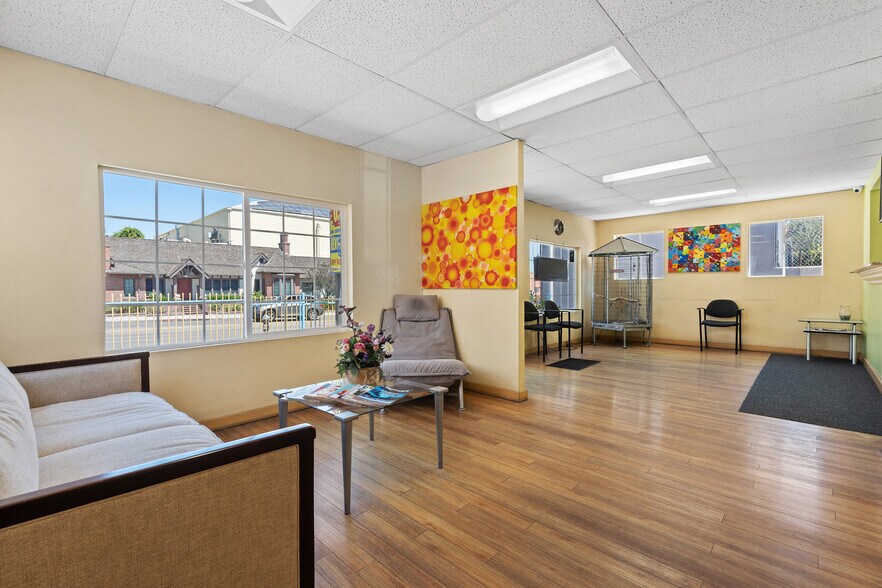 More Photos Of 1415 N La Brea Ave, Los Angeles Storefront For Lease
