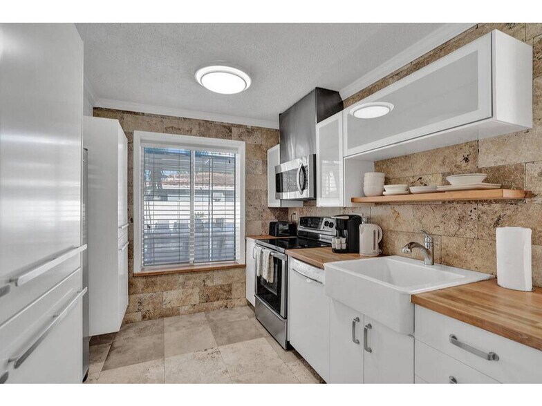 More Photos Of 3215 NE 7th St, Pompano Beach Apartments For Sale