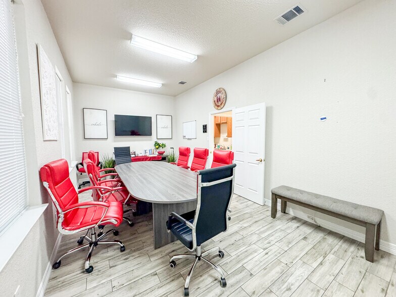 More Photos Of 15901 Central Commerce Dr, Pflugerville Office For Lease