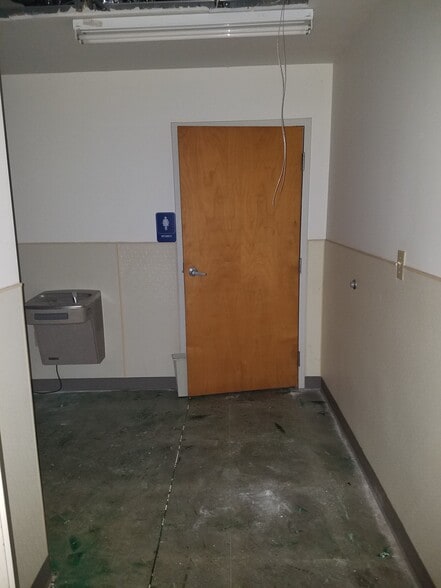 More Photos Of 601 W Sagamore Pky, West Lafayette General Retail For Lease