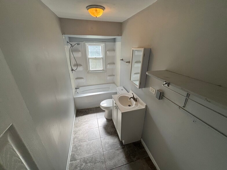 More Photos Of 301 S Ottawa St, Joliet Apartments For Sale