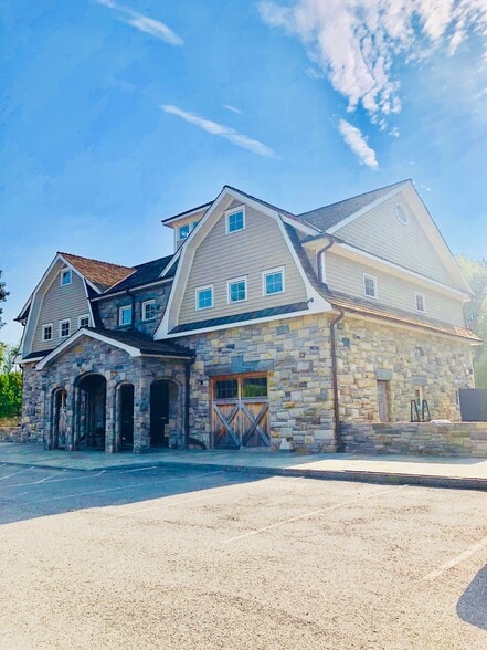 More Photos Of 1194 King St, Greenwich Freestanding For Lease