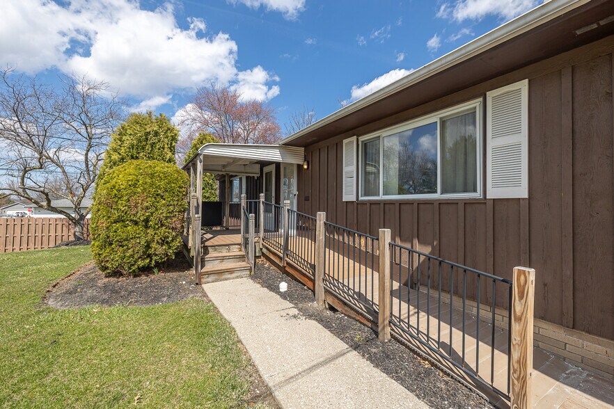 More Photos Of 7997 Wesley Dr, Strongsville Apartments For Sale