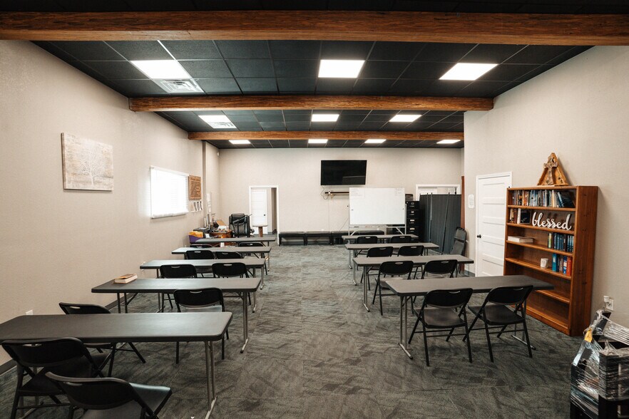 More Photos Of 8432 Park Place Blvd, Houston Office For Sale