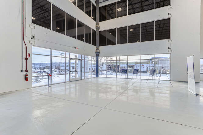 More Photos Of 150 Sellstrom Dr, Palatine Distribution For Lease