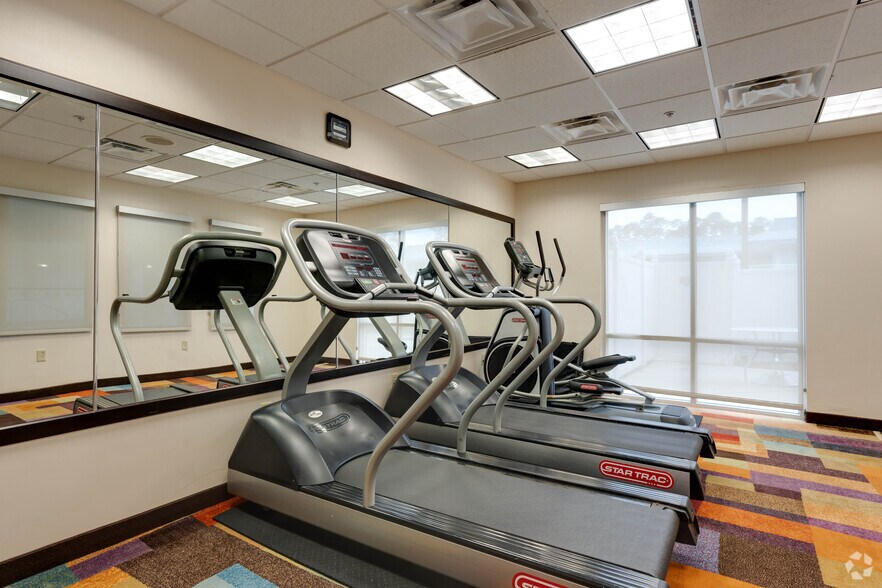 More Photos Of 1319 E King Ave, Kingsland Hotel For Sale