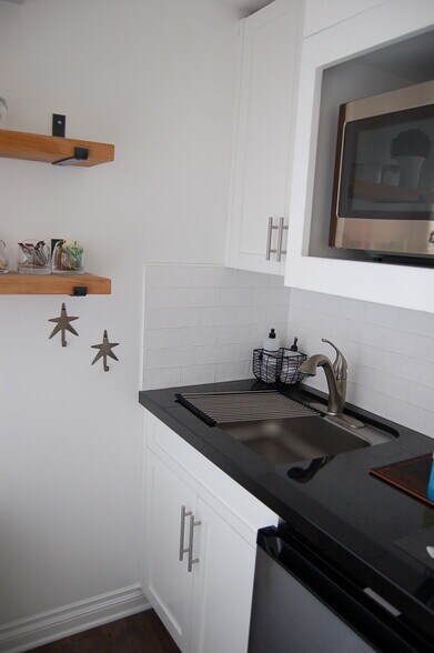 More Photos Of 23300 Ventura Blvd, Woodland Hills Loft Creative Space For Lease