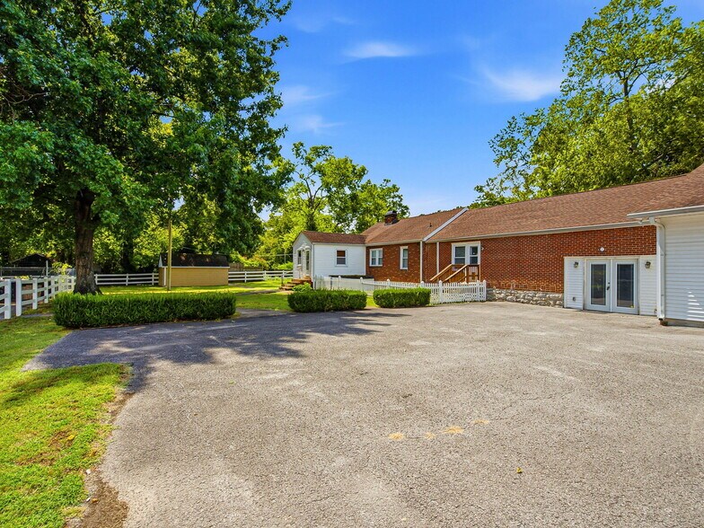 More Photos Of 1063 Louisville Hwy, Goodlettsville Flex For Sale