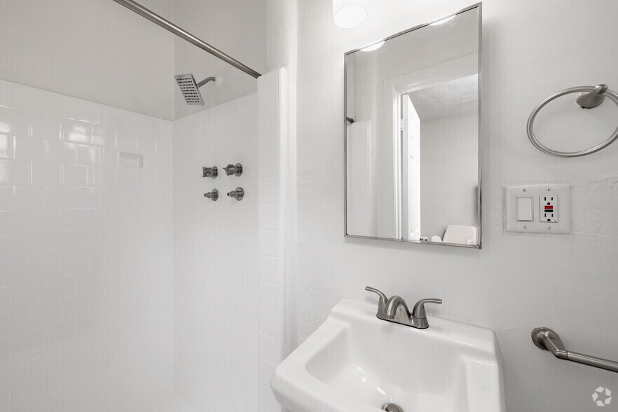 More Photos Of 5640 Santa Monica Blvd, Los Angeles Apartments For Sale