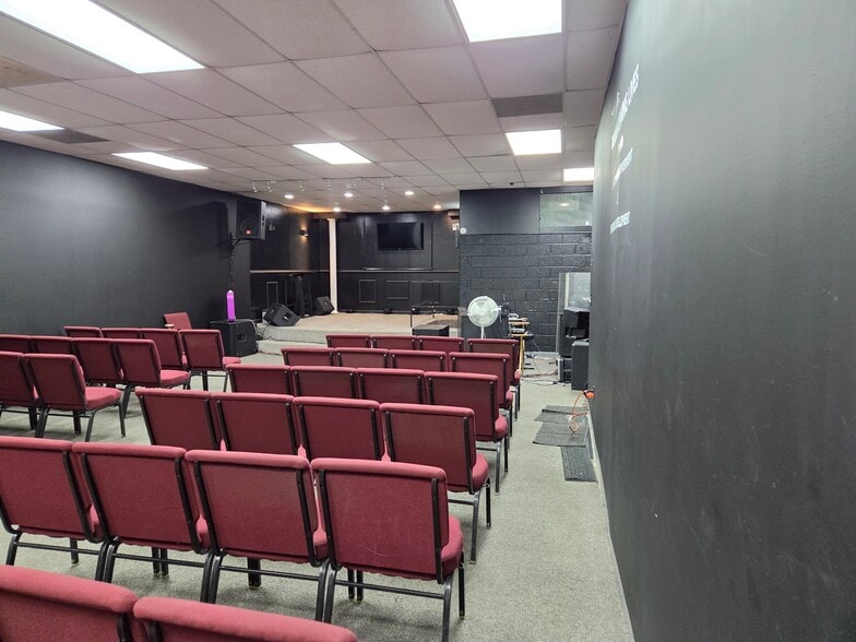 More Photos Of 8831-8869 Walker Mill Rd, Capitol Heights Warehouse For Lease