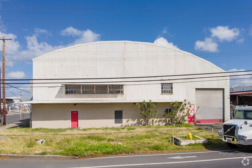More Photos Of 2135 Auiki St, Honolulu Warehouse For Lease