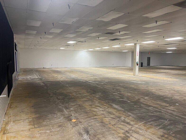 More Photos Of 1410-1502 Del Prado Blvd S, Cape Coral Unknown For Lease