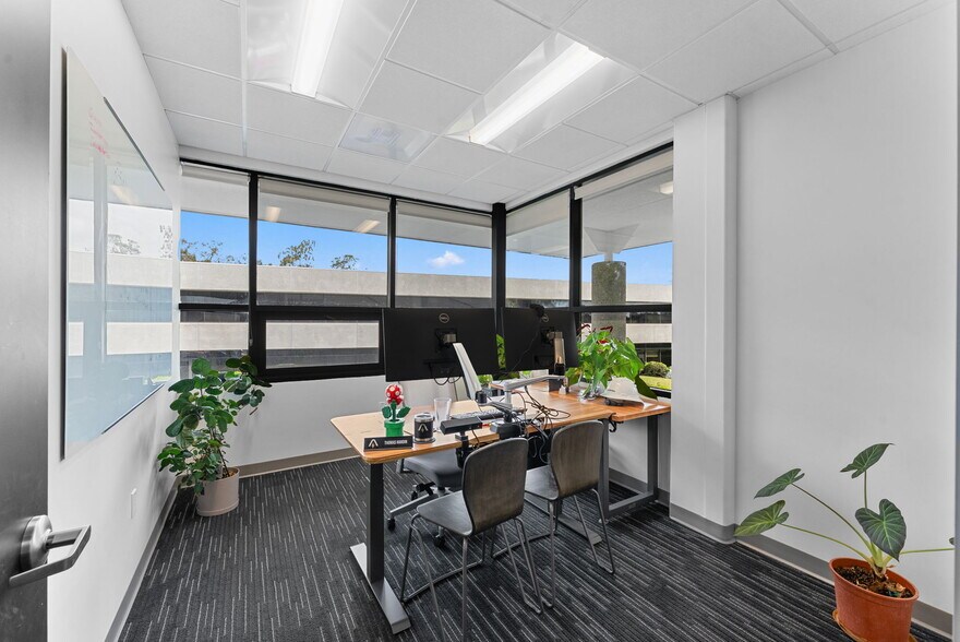 More Photos Of 5080 Shoreham Pl, San Diego Office For Sale