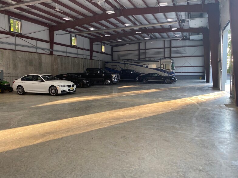 More Photos Of 173 Stanhope Sparta Rd, Andover Warehouse For Lease