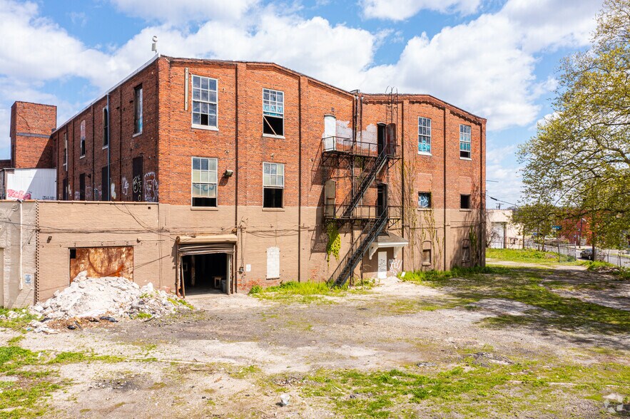 More Photos Of 1300 Walnut St, Camden Industrial For Lease