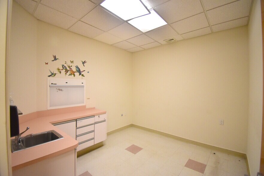 More Photos Of 120 New York Ave, Huntington Medical For Sale