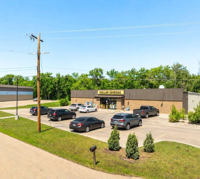 More Photos Of 1106 4th Ave NW, Minot General Retail For Sale