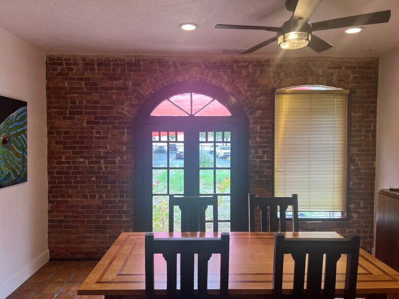 More Photos Of 856 2nd Ave N, Saint Petersburg Loft Creative Space For Sale