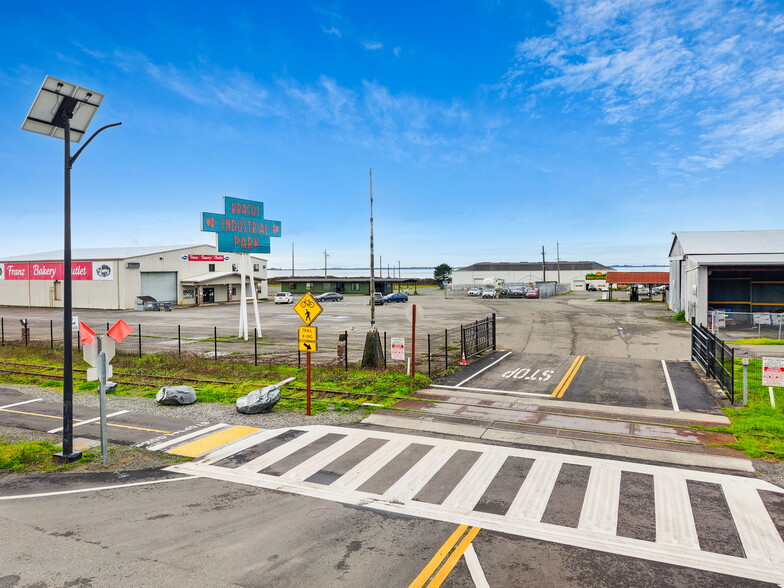 More Photos Of 4051-4061 N Highway 101, Eureka Warehouse For Sale