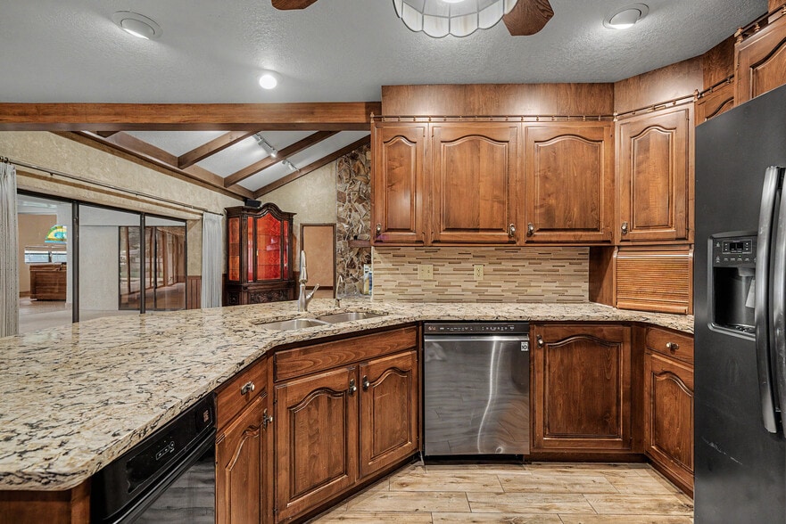 More Photos Of 2160 Laurence Dr, Clearwater Office For Sale