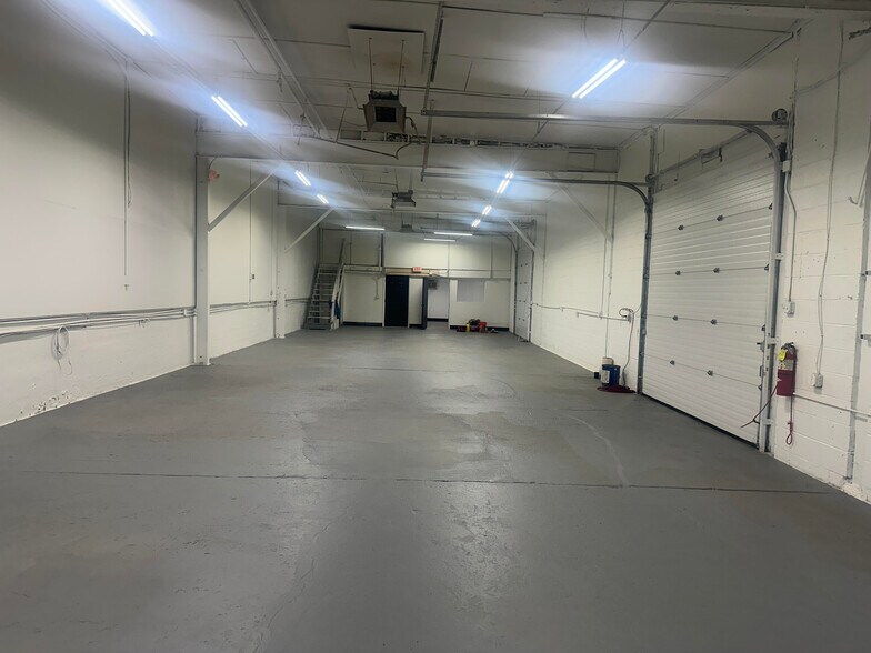 More Photos Of 1404 Randall Ave, Levittown Manufacturing For Lease