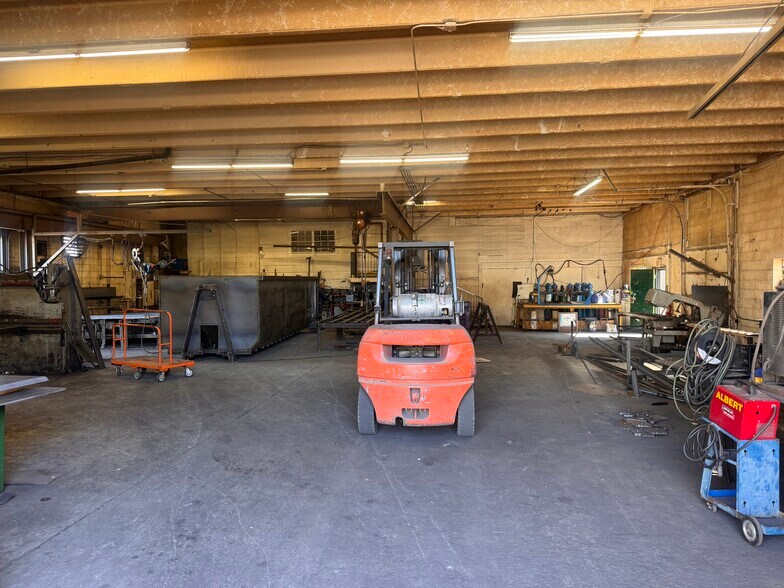 More Photos Of 5315 Vasquez Blvd, Commerce City Manufacturing For Lease
