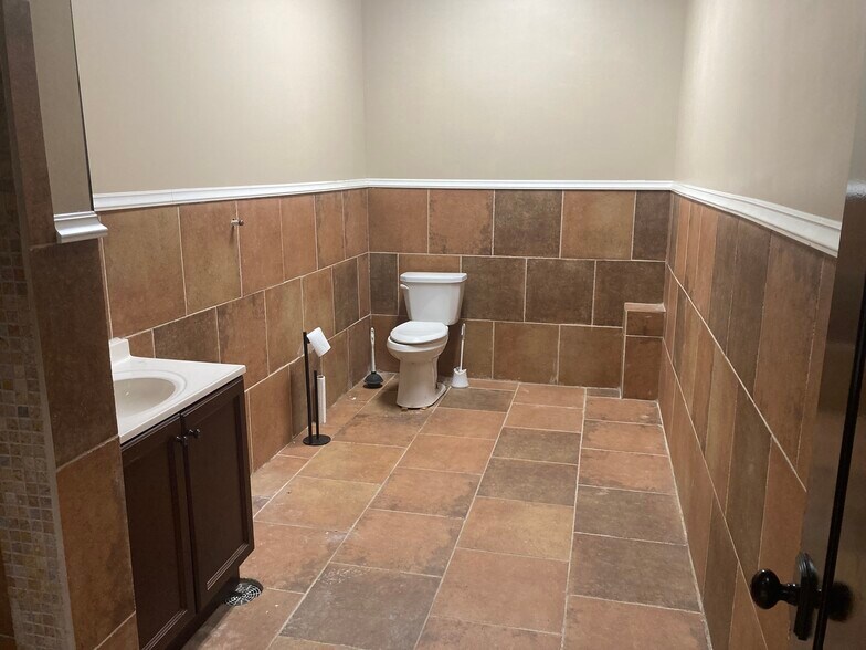 More Photos Of 2420 E Truman Rd, Kansas City Unknown For Lease