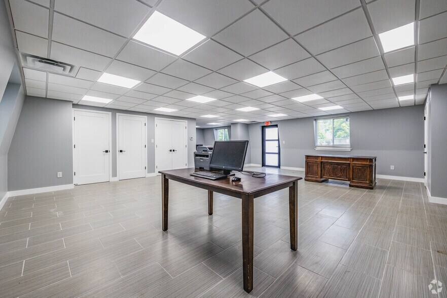 More Photos Of 7660 W 3rd St, Dayton Manufacturing For Lease