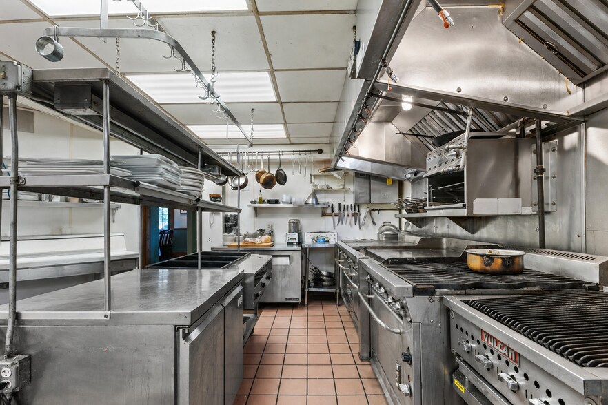 More Photos Of 17001 W Greenfield Ave, New Berlin Restaurant For Sale