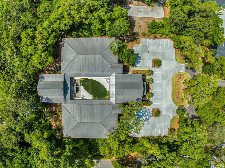 More Photos Of 10 Park Ln, Hilton Head Island Office For Sale