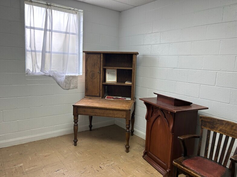 More Photos Of 2380 Bell Arthur, Bellarthur Religious Facility For Sale