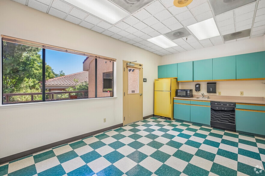 More Photos Of 3111 Professional Dr, Auburn Medical For Sale