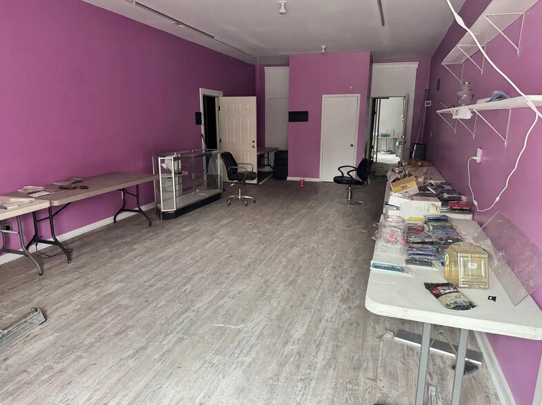 More Photos Of 1521-1527 W Market St, Louisville Storefront For Sale