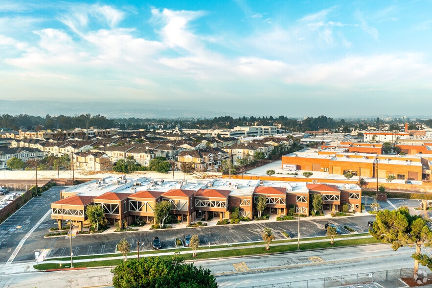 More Photos Of 2340 Plaza Del Amo, Torrance Office For Lease