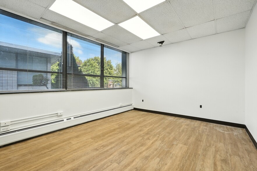 More Photos Of 117 Park Ave, West Springfield Office For Sale